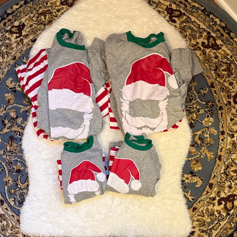 The Children’s Place Family Santa Pajama Set